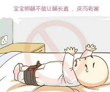 只因奶奶把刚出生的宝宝绑手绑腿,医生都气的发火了
