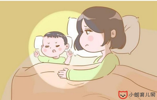 宝宝头发额头长红疙瘩怎么回事（热痱子）
